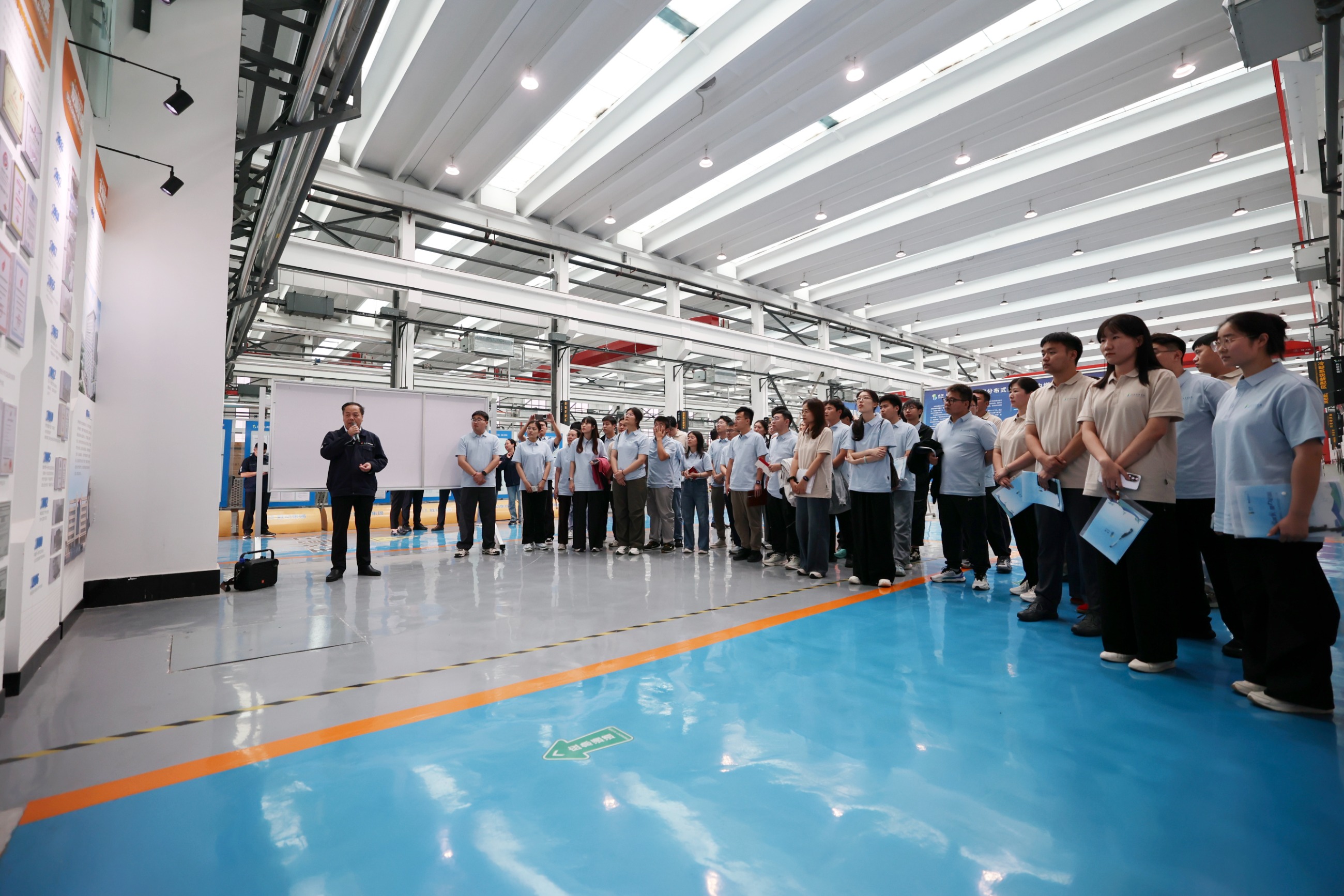 勝動集（jí）團